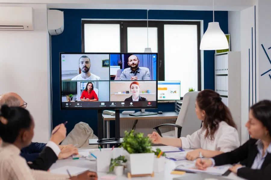 remote and hybrid teams management